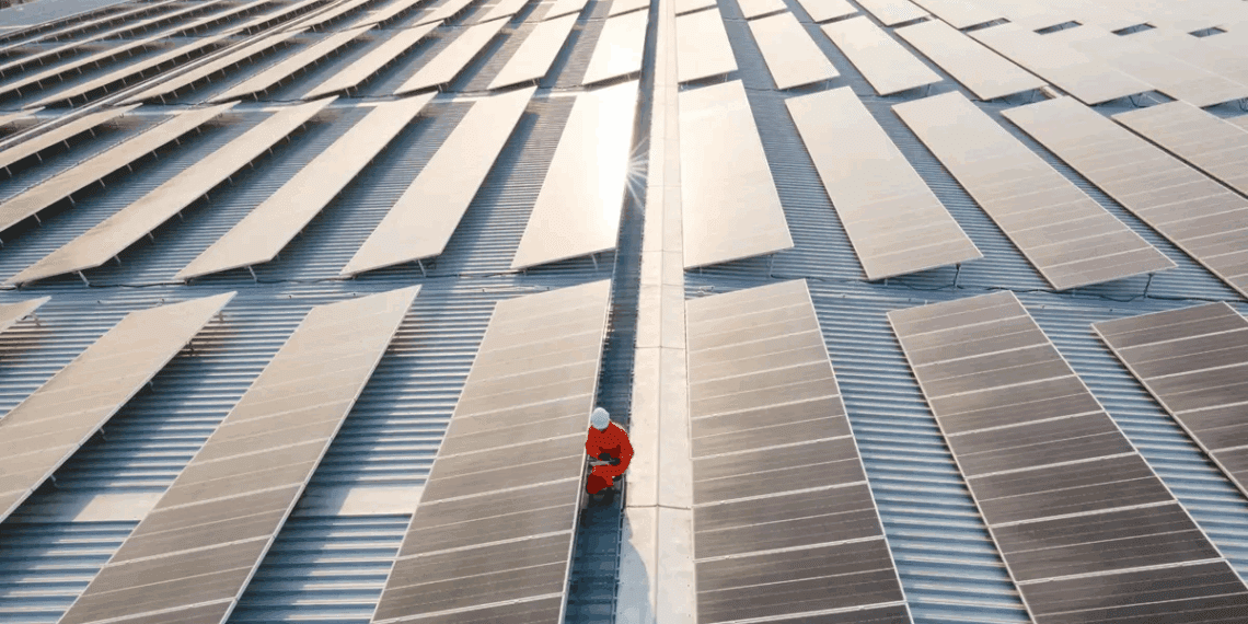 بزرگ‌ترین نیروگاه خورشیدی سقفی جهان با ۱۸۹ هزار پنل در بحرین راه‌اندازی می شود