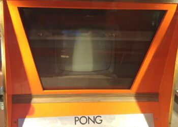 ماشین آرکید بازی Atari Pong در رنگ نارنجی