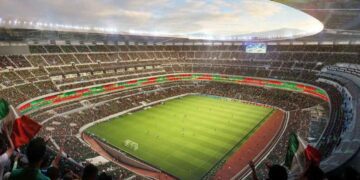 زمین و سکوهای جدید ورزشگاه Azteca را در حین برگزاری مسابقه فوتبال
