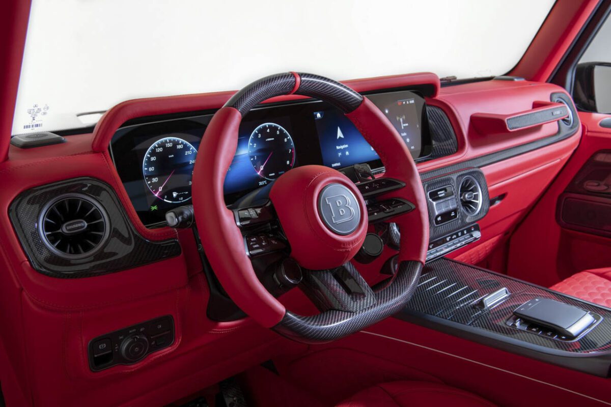 کابین کاملاً قرمز Brabus XL 800 روباز با فرمان فیبرکربن