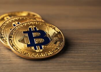 ۳ دلیل برای احتمال سقوط قیمت بیت‌کوین تا سطح ۹۲ هزار دلار در هفته‌های آینده