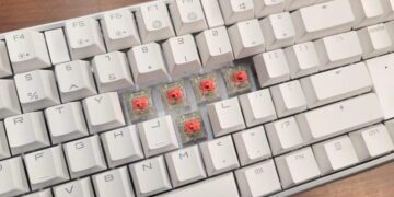 نمایی از صفحهکلید قابل شخصیسازی شرکت Cherry که دکمههای قابل جداسازی هستند