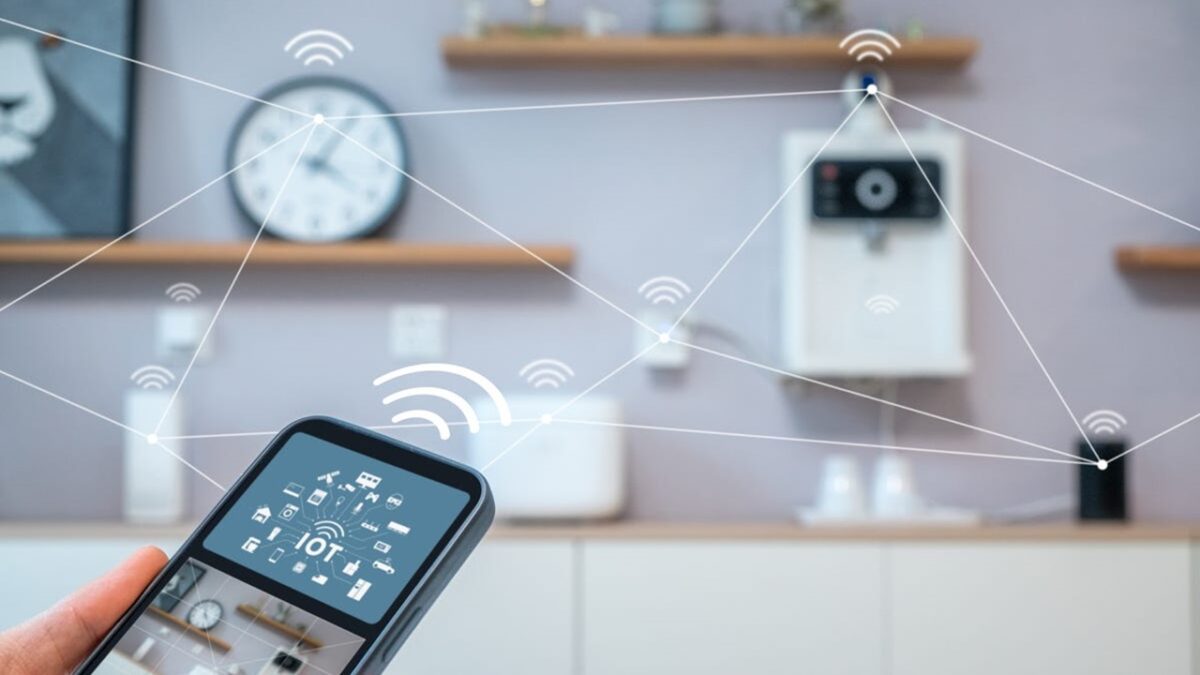 با وجود مزایای فراوان، Zigbee به یک هاب مرکزی نیاز دارد تا دستگاهها بتوانند با هم ارتباط برقرار کنند و دادهها مدیریت شوند.