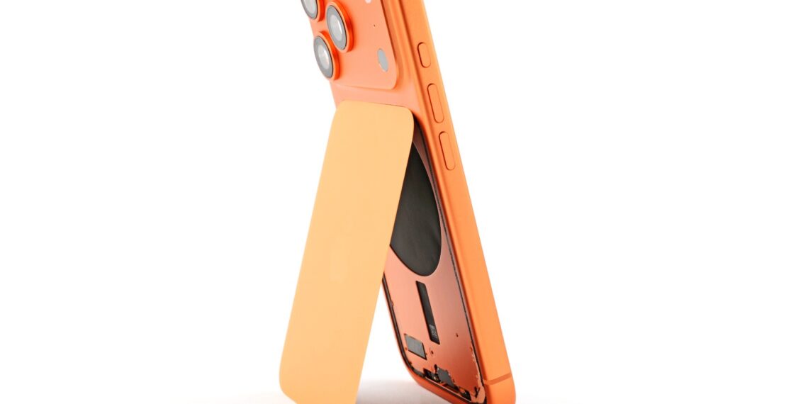 تعمیرات سلف‌سرویس آیفون ۱۷