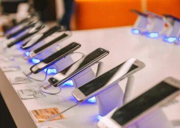 آخرین آمار واردات موبایل؛ رشد چشمگیر ورود گوشی مسافری