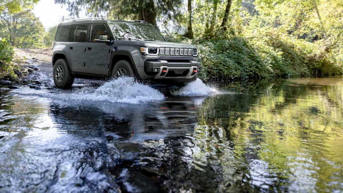عبور Jeep Recon از آب