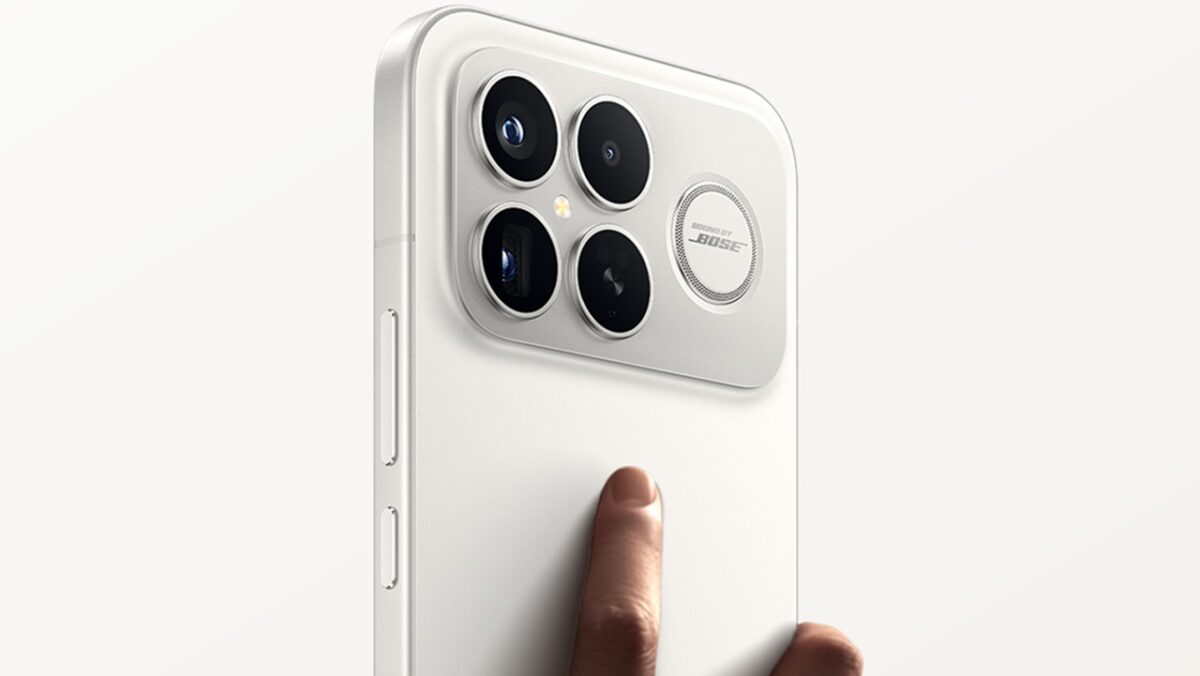 لنز پریسکوپ تلهفوتو این گوشی ۵۰ مگاپیکسلی است و زوم اپتیکال ۵ برابر را ارائه میدهد؛