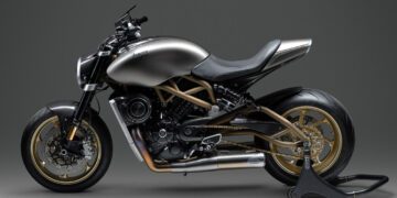 «نمای جانبی کامل Langen Lightspeed با موتور V-twin، شاسی space frame و رینگهای طلایی آلومینیومی