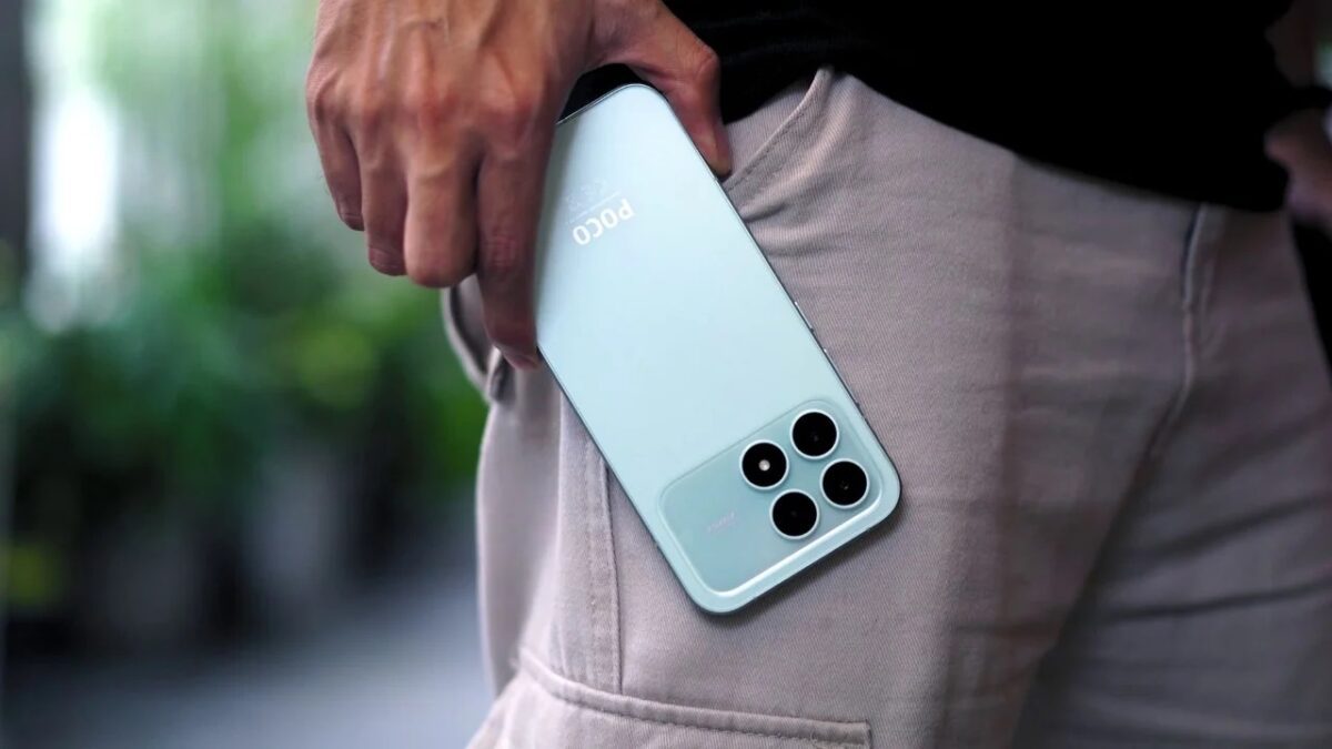 استفاده از فریم آلومینیومی یکی از مهم‌ترین ارتقاهای این نسل است که استحکام کلی دستگاه را افزایش داده و حس پریمیوم‌تری به آن بخشیده است.