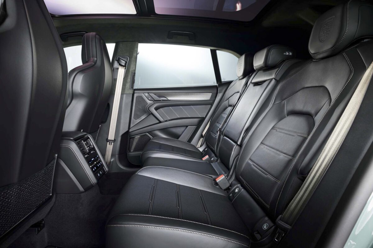 صندلی‌های عقب پورشه Cayenne Electric