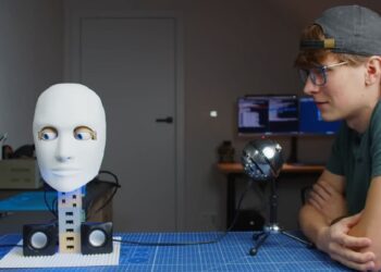 این ربات همانند ارسطو فکر می کند و پاسخ می دهد