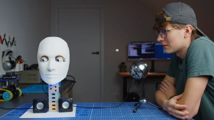 این ربات همانند ارسطو فکر می‌ کند و پاسخ می‌ دهد