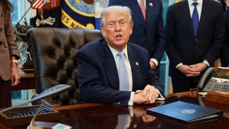 دونالد ترامپ: آمریکایی ها نمی دانند چطور میکروچیپ بسازند