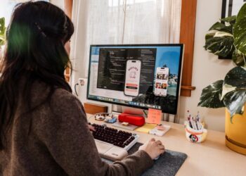 حذف موانع فنی ساخت اپلیکیشن برای کاربران عادی با وایب کدینگ