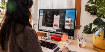 حذف موانع فنی ساخت اپلیکیشن برای کاربران عادی با وایب کدینگ