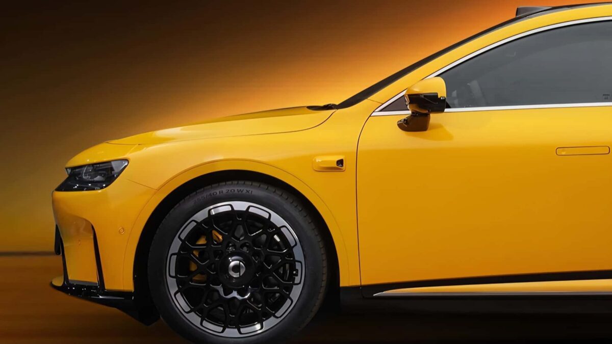 نمای جانبی از سدان Smart #6