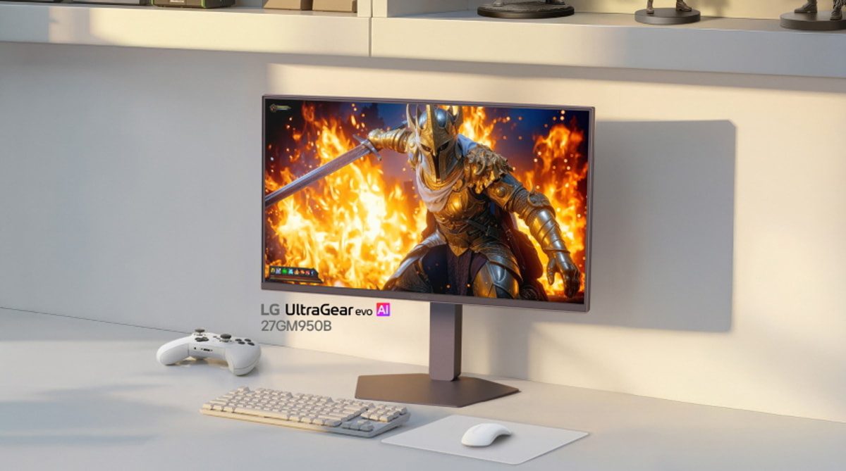 مانیتور گیمینگ LG UltraGear evo AI مدل 27GQ950B روی میز کار مدرن با نمایش صحنه اکشن بازی فانتزی، طراحی مینیمال حاشیه باریک و تمرکز بر کیفیت تصویر، دقت رنگ و تجربه گیمینگ حرفه‌ای