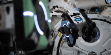 کنترل ربات در فضا