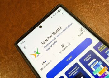 نمای نزدیک از صفحه نصب اپلیکیشن Sanchar Saathi در گوگل پلی استور.