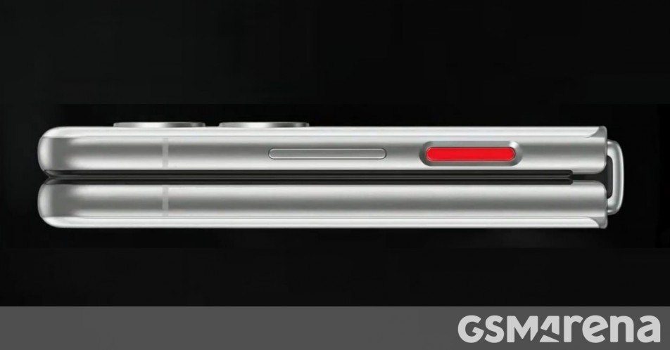 نمای جانبی گوشی تاشو NovaFlip در حالت بسته، با بدنه نقرهای و دکمه پاور قرمز رنگ.