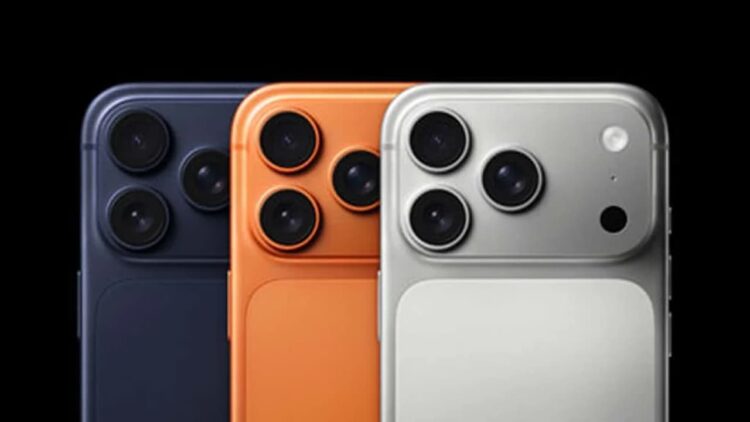 نمای نزدیک از پشت سه گوشی آیفون پرو در رنگ‌های سرمه‌ای، مسی و نقره‌ای که لنزهای دوربین آن‌ها مشخص است.