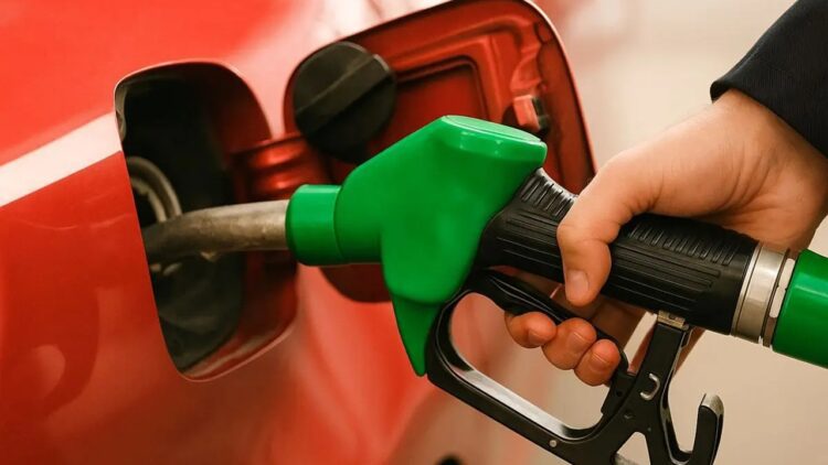 این ۵ گروه باید بنزین ۵ هزار تومانی بزنند