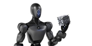 رندر سه بعدی یک ربات انسان‌نما که قطعه‌ای صنعتی را در دست نگه داشته است.