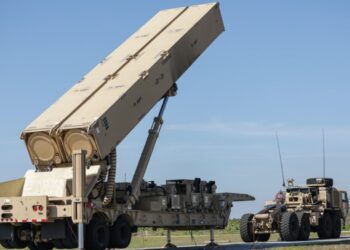 پرتابگر زمینی موشک مافوق‌صوت دارک ایگل ارتش آمریکا