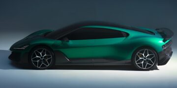 نمای جانبی کامل ابرخودروی برقی Dreame با بدنه‌ای کشیده و کم‌ارتفاع، سقف شیب‌دار کوپه‌ای و خطوط آیرودینامیکی برجسته