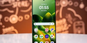 موتورولا نسخه‌ ویژه‌ای از گوشی Edge 70 را با رنگ جدید Cloud Dancer معرفی کرد