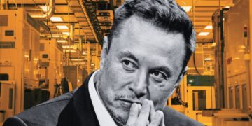 تصویر ایلان ماسک با پسزمینه کارخانه تراشهسازی سامسونگ.