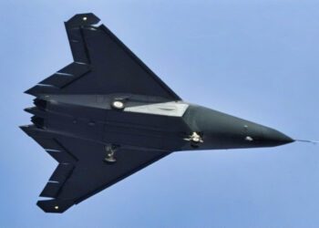 چین توسعه جتهای جنگنده J-36 و J-50 را تسریع می کند