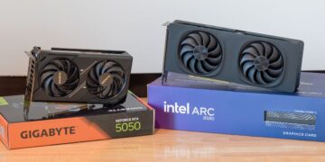 مقایسه جعبه و کارت گرافیکهای RTX 5050 و Intel Arc B580.