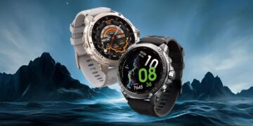 دو مدل ساعت هوشمند لنوو Watch GT Pro با بندهای مشکی و سفید در مقابل پس‌زمینه‌ای از کوه‌های یخی.