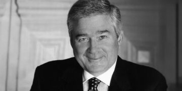 لوئیس گرستنر، مردی که IBM را نجات داد در ۸۳ سالگی درگذشت