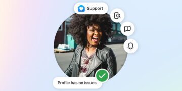 تصویر پروفایل کاربر که توسط آیکون‌های پشتیبانی احاطه شده و یک تیک سبز با پیام «پروفایل مشکلی ندارد» در زیر آن قرار دارد.