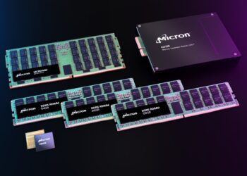 مجموعه‌ای از ماژول‌های حافظه RAM صنعتی و چیپ‌های پیشرفته شرکت Micron در پس‌زمینه تیره.