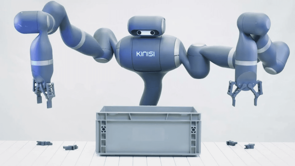 ربات انسان‌نمای KR-1 حوله را به‌ صورت خودکار تا می‌ کند 