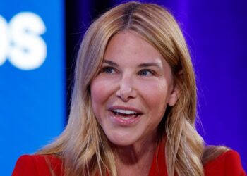 شرکت OpenAI مدیرعامل Slack را به عنوان مدیر ارشد درآمد خود استخدام کرد