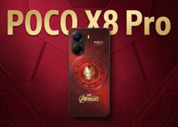 پوستر گوشی پوکو X8 پرو نسخه ویژه مرد آهنی (Iron Man) با رنگ قرمز و لوگوی اونجرز.