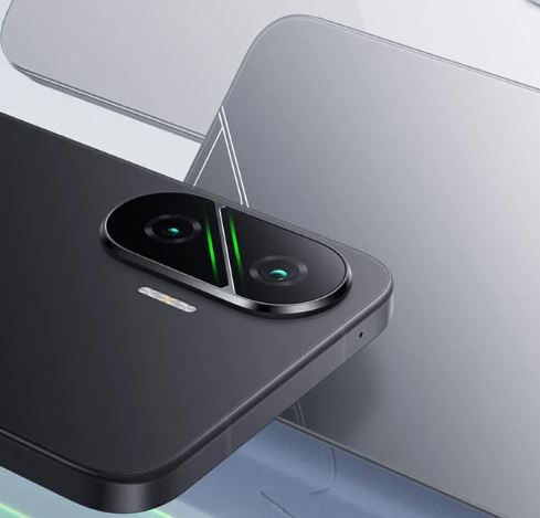 نمای نزدیک از طراحی ماژول دوربین دوگانه در گوشی پوکو F7 مشکی.