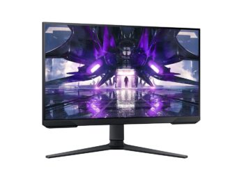 مانیتور گیمینگ سامسونگ مدل Odyssey که تصویر یک سفینه فضایی بنفش‌رنگ را نمایش می‌دهد.