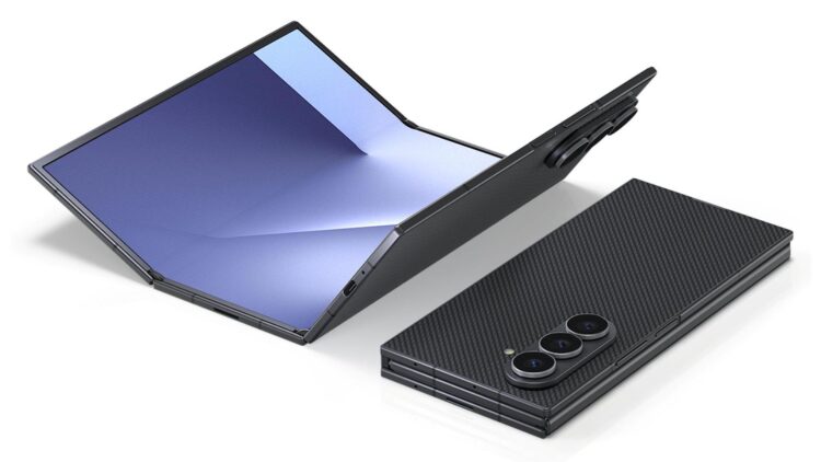 مدل سه‌بعدی گوشی سامسونگ Galaxy Z TriFold در دو حالت نیمه‌باز و بسته با بدنه طرح‌دار مشکی.
