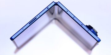 سامسونگ با Wild Fold گوشی تاشوی اپل را به چالش می کشد