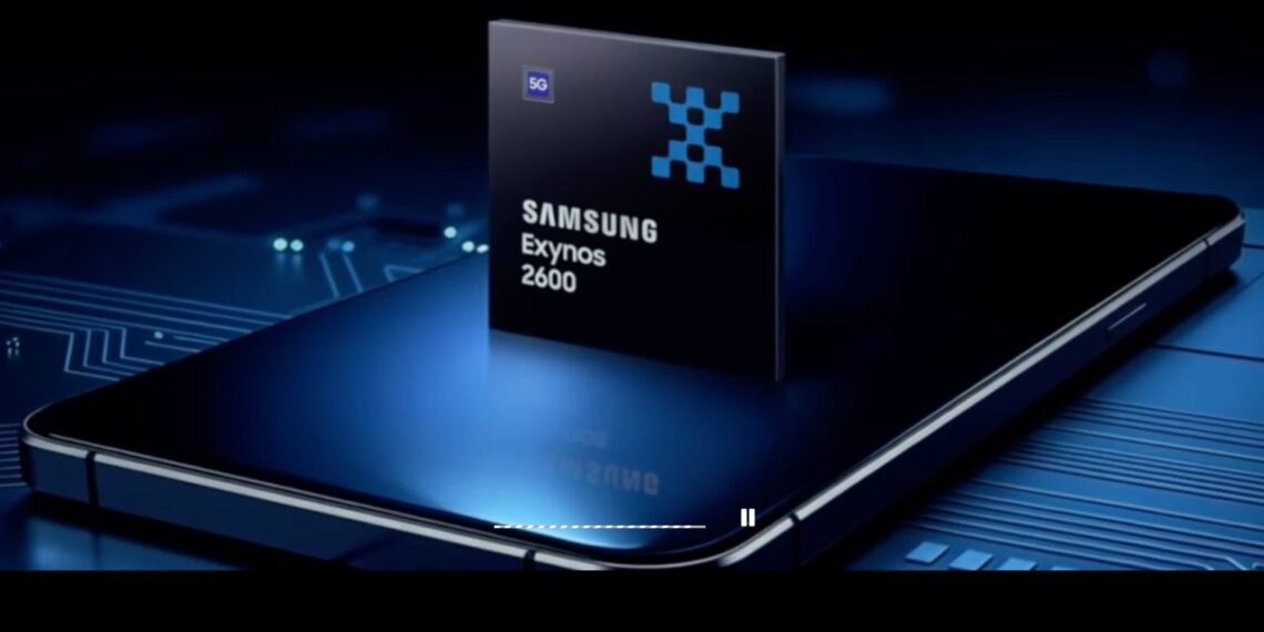 تصویر تبلیغاتی چیپست سامسونگ Exynos 2600 روی برد الکترونیکی.
