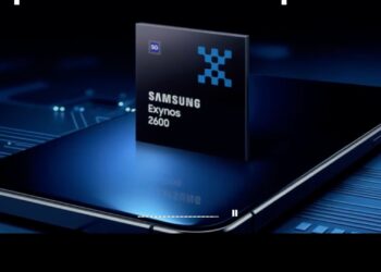تصویر تبلیغاتی چیپست سامسونگ Exynos 2600 روی برد الکترونیکی.