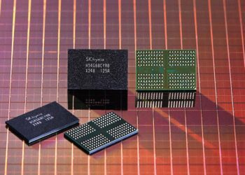 چیپ ‌های حافظه DRAM ساخت SK hynix روی بستر صنعتی، نمایش بسته ‌بندی و ساختار حافظه ‌های مورد استفاده در گوشی ‌های هوشمند