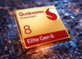 رندر گرافیکی تراشه Qualcomm Snapdragon 8 Elite Gen 6 با طراحی طلایی، قرارگرفته روی برد مدار چاپی با نورپردازی دیجیتال