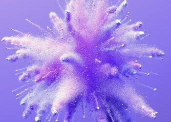 طرحی انتزاعی از انفجار پودر یا ذرات ریز به رنگ‌های بنفش و سفید.