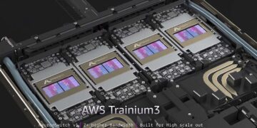 چهار ماژول پردازشی AWS Trainium3 نصبشده در یک سیستم سرو